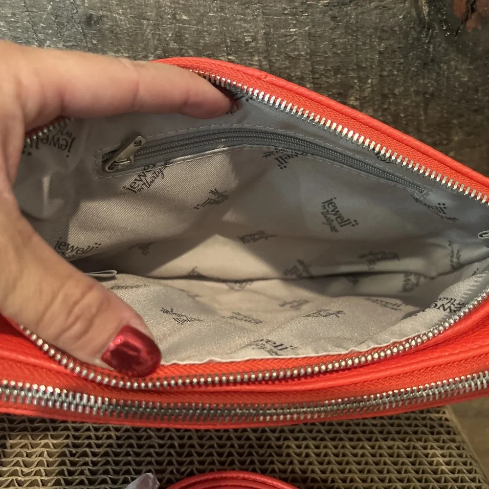 Thirty One Womens Coral Kisses Pebble Leather Zipper‎ Red Clutch Purse One Size